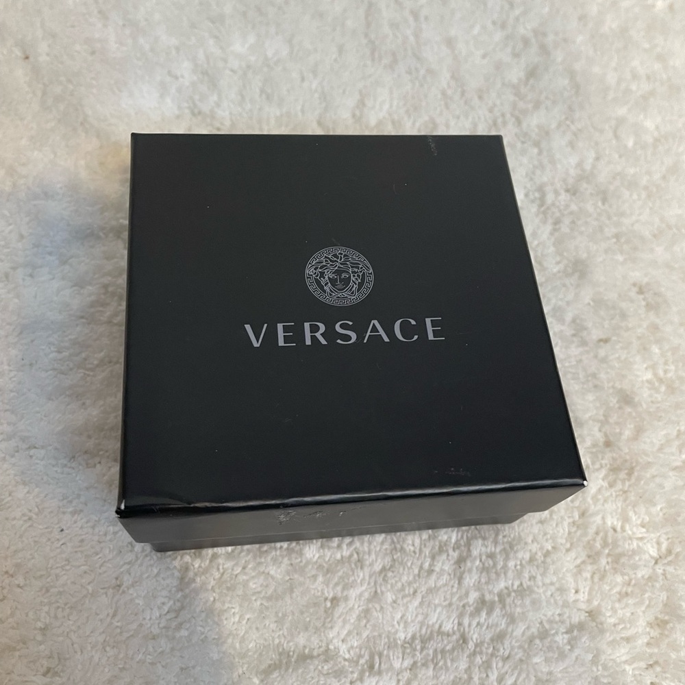 NWT Versace Crystal-embellished Leather Bracelet with Medusa charm-medium - Picture 4 of 9